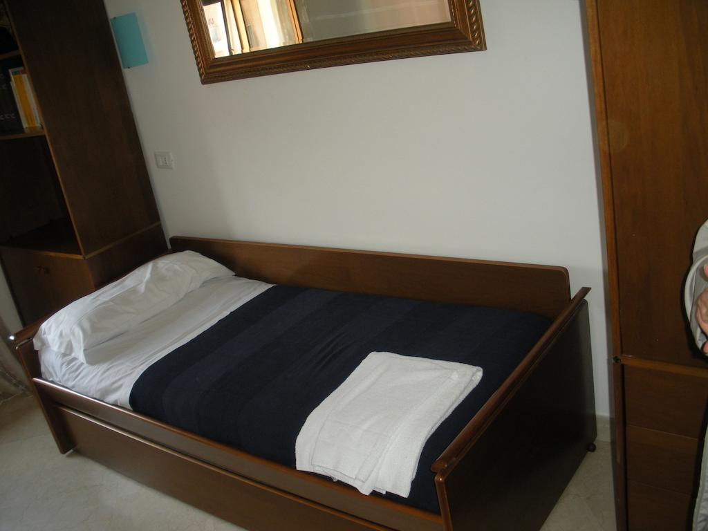 לינה וארוחת בוקר רומא Casa Garbata חדר תמונה